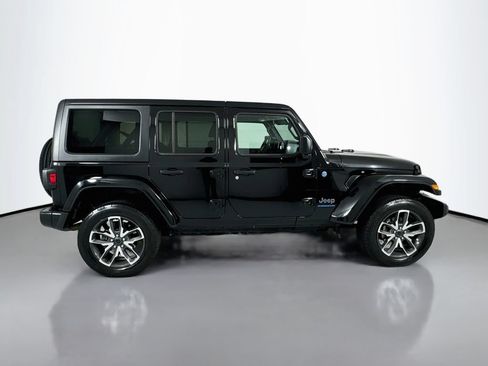 Used 2024 Jeep Wrangler Unlimited w/ Convenience Group AWD/4WD image 8