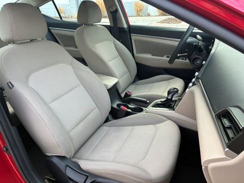 Used 2020 Hyundai Elantra SEL image 19
