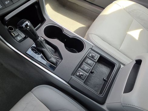 Used 2016 Toyota Camry XLE w/ Moonroof Package FWD image 27