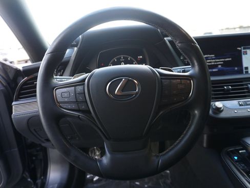 Used 2018 Lexus LS 500 w/ Accessory Package (Z2) RWD image 40