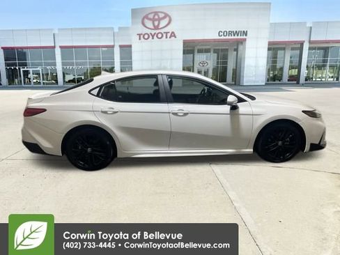 Used 2025 Toyota Camry SE image 6