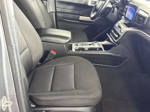 Used 2022 Ford Explorer XLT image 15