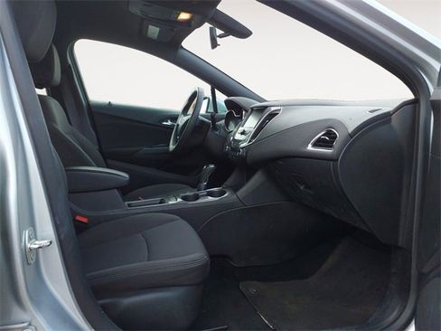 Used 2017 Chevrolet Cruze LT w/ Convenience Package image 15