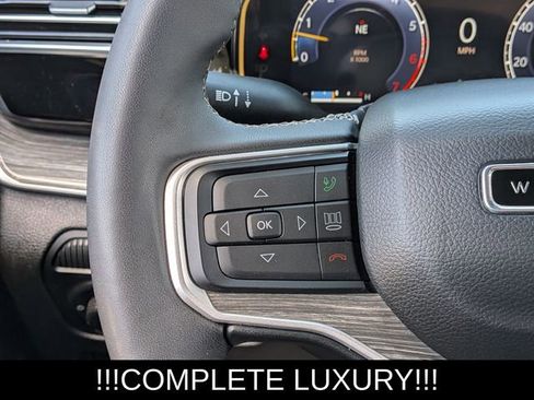 Used 2023 Jeep Wagoneer Series III w/ Premium Group I AWD/4WD image 38