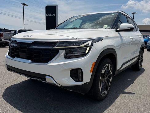 Certified 2024 Kia Seltos SX w/ SX Sunroof Package AWD/4WD image 3