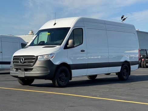 Used 2025 Mercedes-Benz Sprinter 2500 image 3