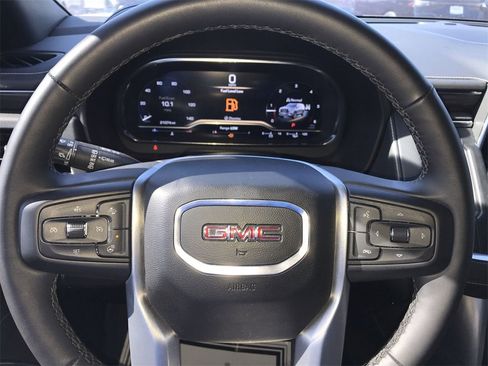 Used 2024 GMC Yukon XL SLT w/ SLT Luxury Package image 14