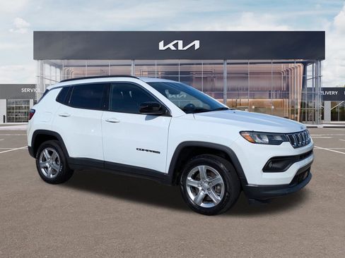 Used 2024 Jeep Compass Latitude image 1