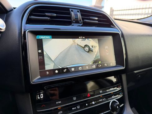 Used 2020 Jaguar F-PACE Premium AWD/4WD image 17