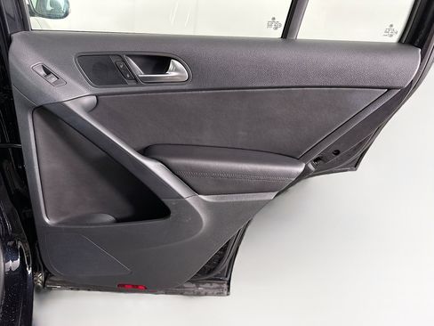 Used 2017 Volkswagen Tiguan S image 28