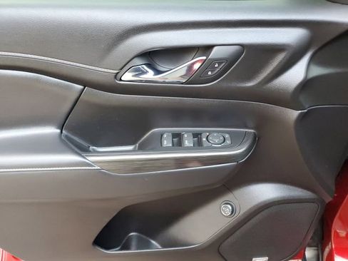 Used 2023 GMC Acadia SLT image 16