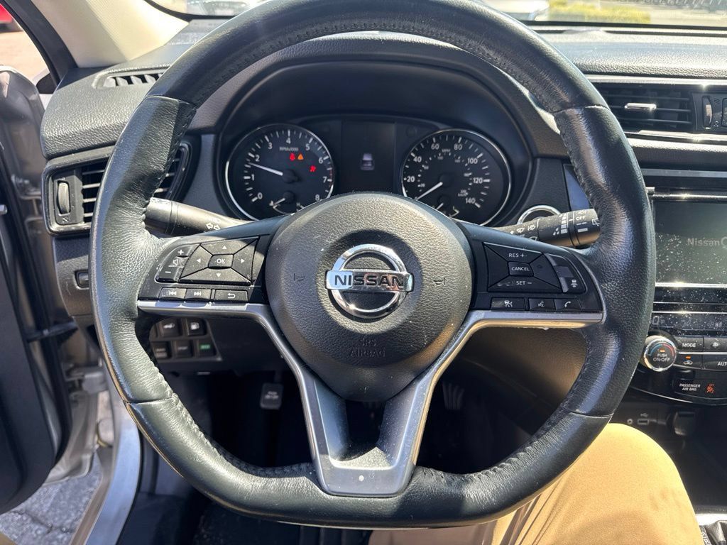 Used 2018 Nissan Rogue SV w/ Premium Package AWD/4WD image 13