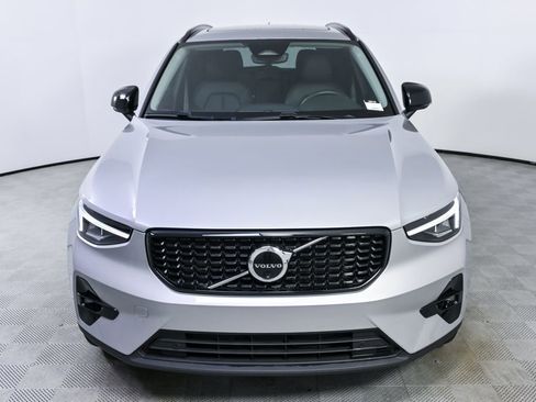 Used 2025 Volvo XC40 B5 Plus image 36
