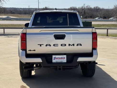 Used 2024 Toyota Tacoma TRD Sport image 5