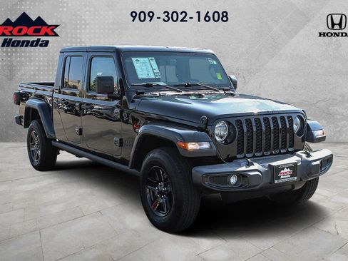 Used 2021 Jeep Gladiator Sport AWD/4WD image 3