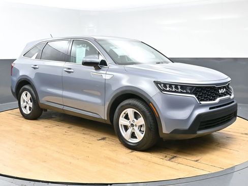 Used 2023 Kia Sorento LX image 7