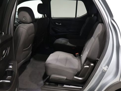 Used 2023 Chevrolet Traverse LT w/ Rear Camera Mirror Package image 19
