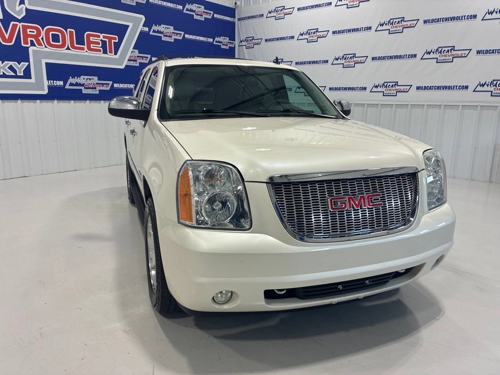 Used 2014 GMC Yukon SLT w/ SLT Chrome Package AWD/4WD image 8