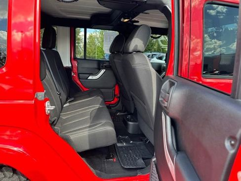 Used 2017 Jeep Wrangler Unlimited Sahara w/ Connectivity Group AWD/4WD image 17