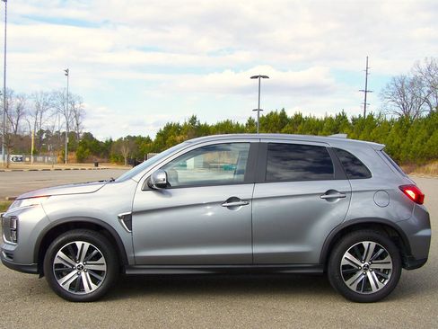 Used 2021 Mitsubishi Outlander Sport SE image 6