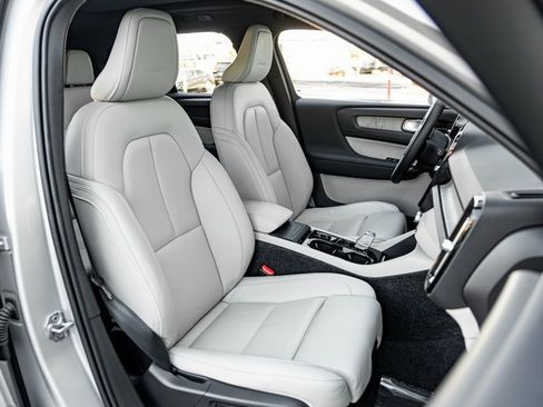 Used 2019 Volvo XC40 T5 Inscription image 25