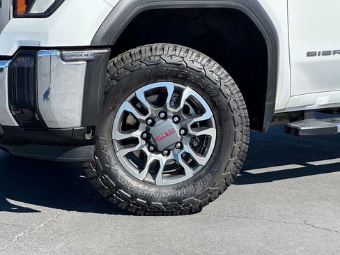 Used 2024 GMC Sierra 2500 SLT w/ SLT Premium Package image 2