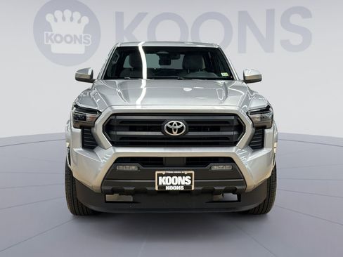 Used 2024 Toyota Tacoma SR5 AWD/4WD image 4
