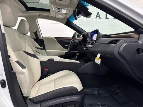 New 2025 Lexus ES 300h w/ Premium Package image 8