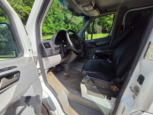 Used 2017 Mercedes-Benz Sprinter 2500 image 15