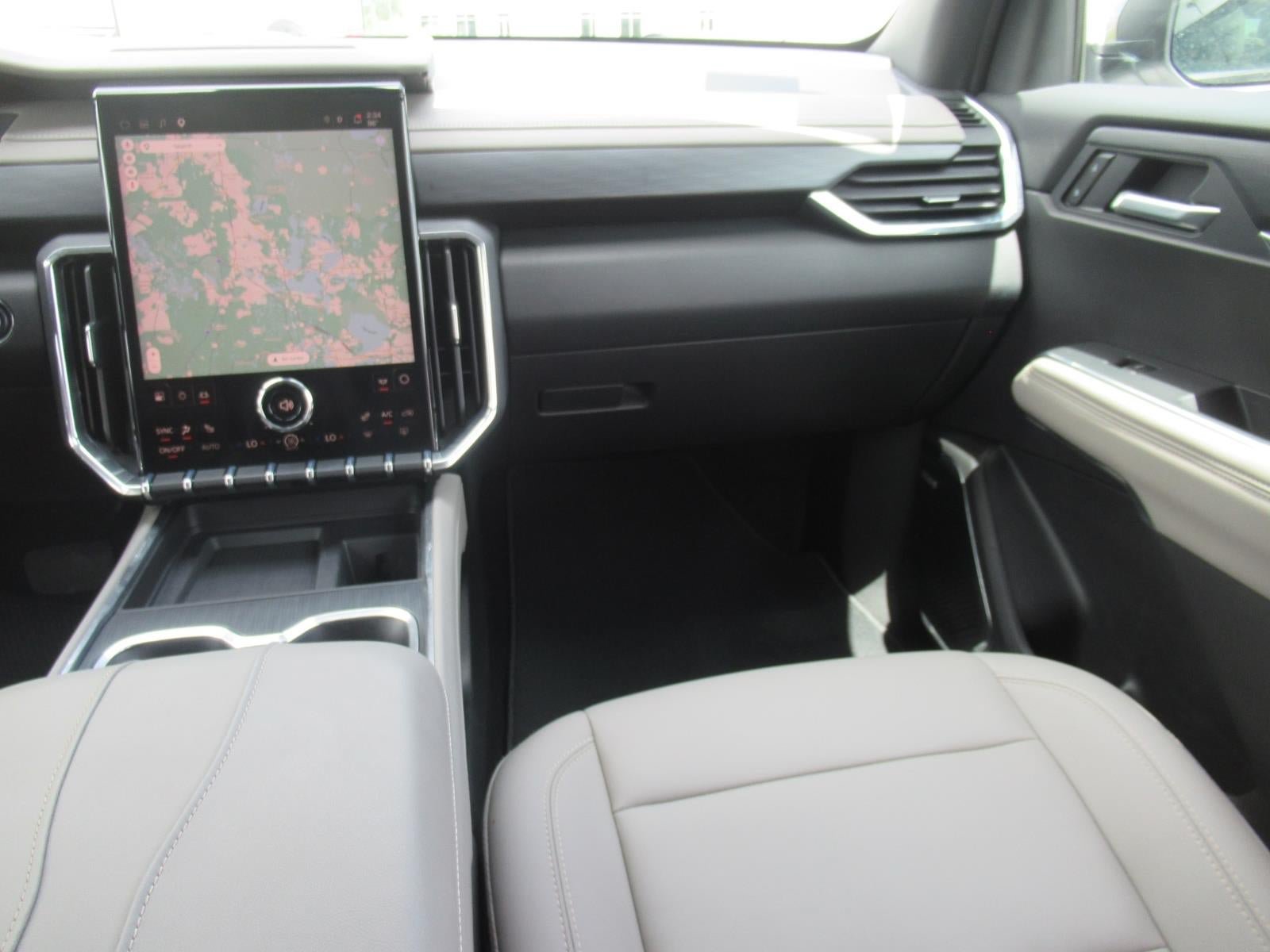Used 2026 GMC Acadia Elevation w/ Elevation Premium Package FWD image 14