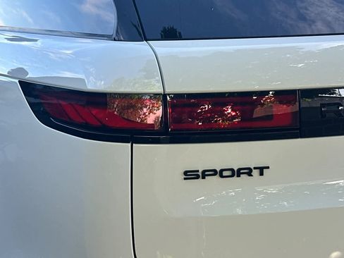 Used 2024 Land Rover Range Rover Sport Dynamic SE AWD/4WD image 10