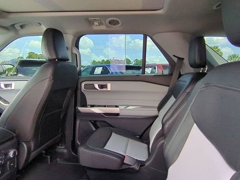 Used 2022 Ford Explorer XLT w/ Equipment Group 202A RWD image 15