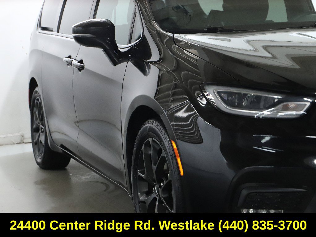 Used 2025 Chrysler Pacifica Limited FWD image 9