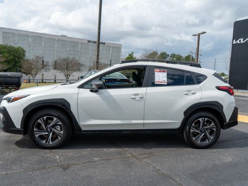 Used 2024 Subaru Crosstrek 2.0i Premium image 4
