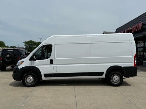 Used 2024 RAM ProMaster 2500 w/ Safety Group FWD image 3
