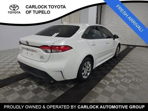 Used 2025 Toyota Corolla LE FWD image 4