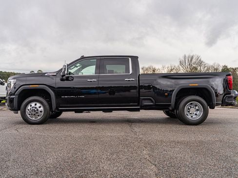 Used 2025 GMC Sierra 3500 Denali w/ Denali Reserve Package image 5