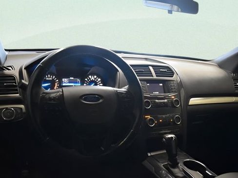 Used 2018 Ford Explorer XLT AWD/4WD image 22