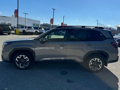 Used 2025 Subaru Forester Premium AWD/4WD image 4