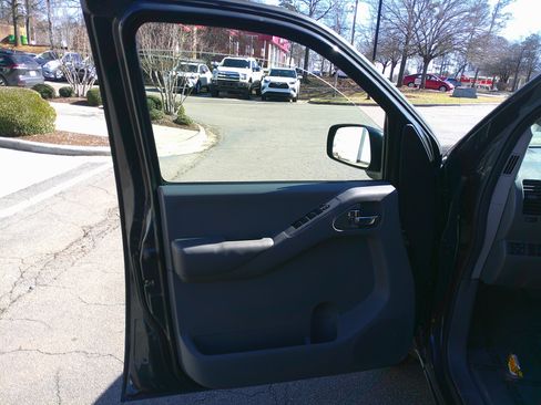 Used 2013 Nissan Frontier SV w/ SV Value Truck Pkg image 15