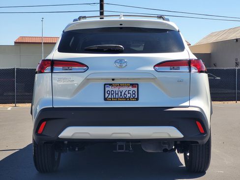 Used 2024 Toyota Corolla Cross LE FWD image 5