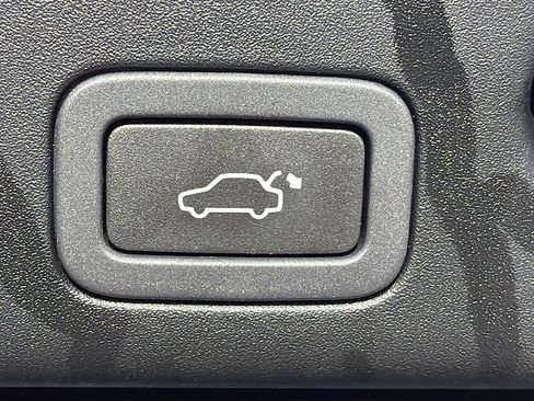 Used 2019 Jaguar XJ R-Sport image 13