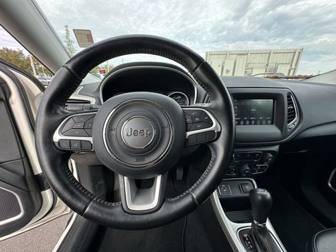 Used 2020 Jeep Compass Latitude image 10