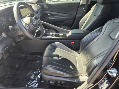 Used 2025 Hyundai Elantra Limited FWD image 12