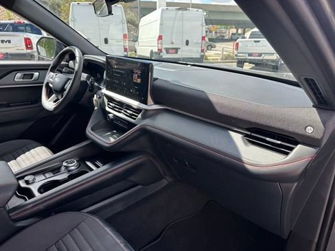 Used 2025 Ford Explorer ST-Line w/ ST-Line Street Pack AWD/4WD image 18