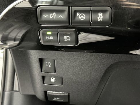 Used 2017 Toyota Prius Prime Advanced image 22