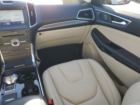 Used 2019 Ford Edge Titanium image 19