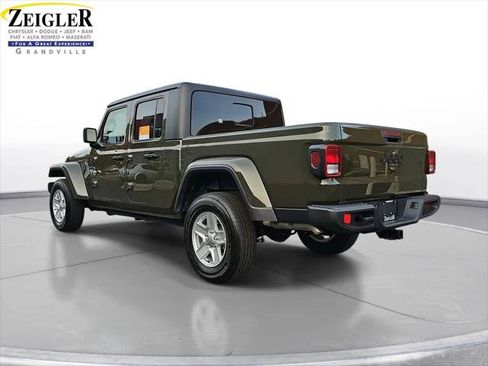 Certified 2022 Jeep Gladiator Sport AWD/4WD image 7