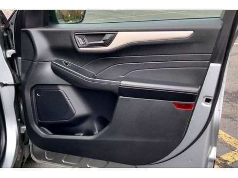 Used 2022 Ford Escape SE image 25