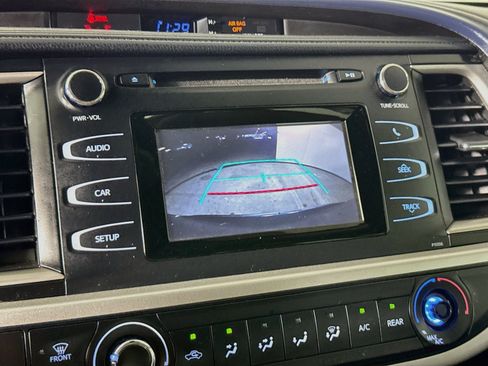 Used 2018 Toyota Highlander LE FWD image 14